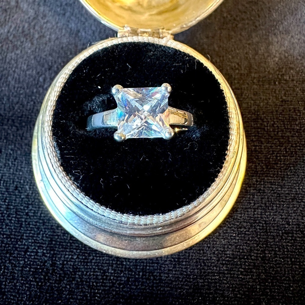 Metalsmiths 925 Cubic ring